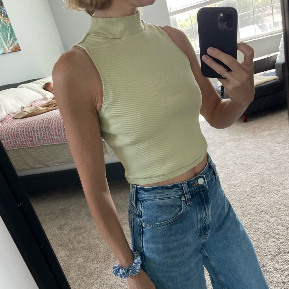 Everlane crop top
